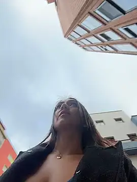 Ninabigtitied online show from 12/17/25, 05:07