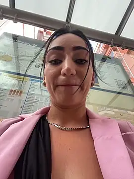 Ninabigtitied online show from 12/05/25, 12:04