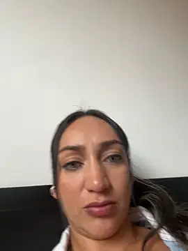 Ninabigtitied online show from 11/11/25, 10:54