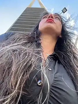 Ninabigtitied online show from 11/29/25, 01:22