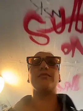 Ninabigtitied online show from 10/28/25, 11:42