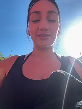 Ninabigtitied online show from 10/16/25, 10:01