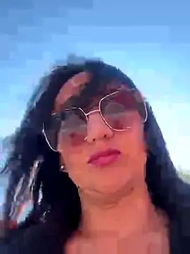 Ninabigtitied online show from 10/09/25, 12:17