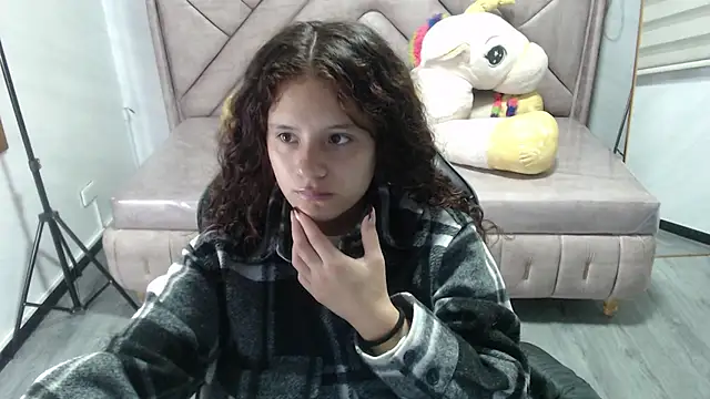 Snapshot of Velvet_Moon_V chatting on 11/13/25, 01:04 Velvet Moon V online show from 11/13/25, 01:04