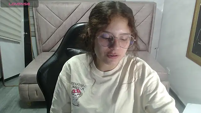 Snapshot of Velvet_Moon_V chatting on 02/26/26, 07:47 Velvet Moon V online show from 02/26/26, 07:47