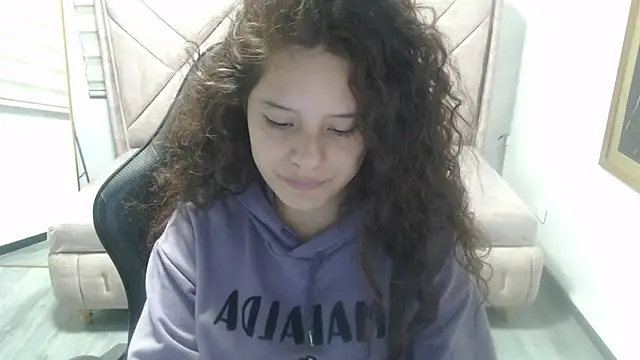 Snapshot of Velvet_Moon_V chatting on 02/19/26, 07:44 Velvet Moon V online show from 02/19/26, 07:44