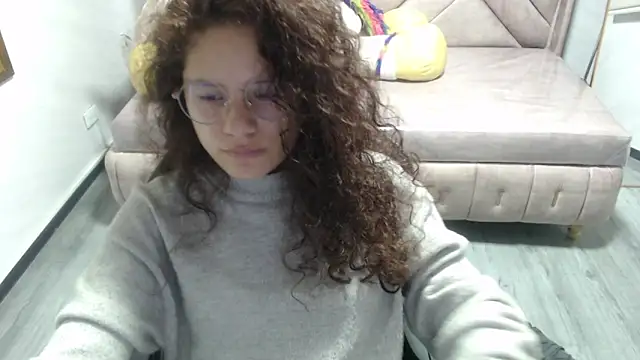 Snapshot of Velvet_Moon_V chatting on 11/05/25, 01:25 Velvet Moon V online show from 11/05/25, 01:25