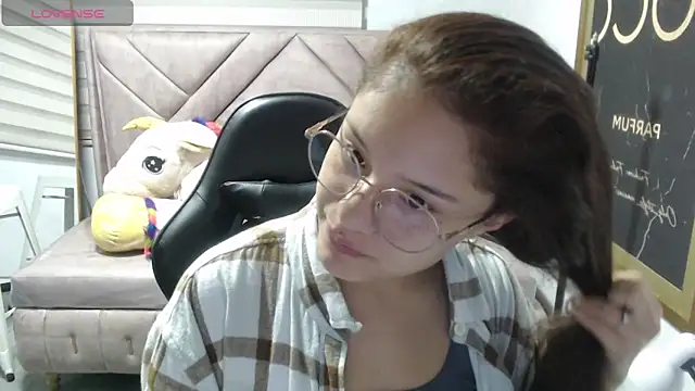 Snapshot of Velvet_Moon_V chatting on 12/05/25, 01:10 Velvet Moon V online show from 12/05/25, 01:10