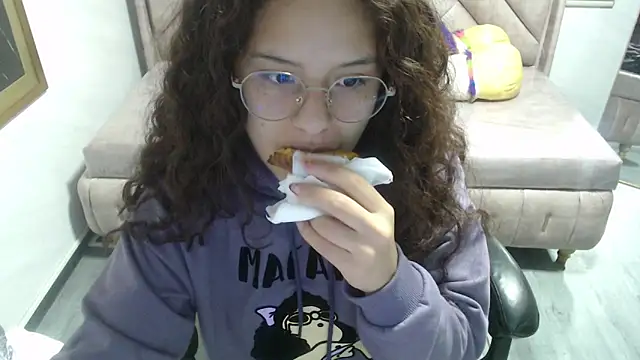 Snapshot of Velvet_Moon_V chatting on 01/07/26, 01:38 Velvet Moon V online show from 01/07/26, 01:38