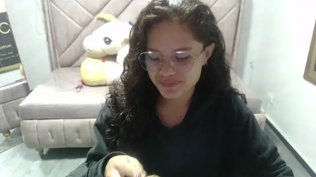 Snapshot of Velvet_Moon_V chatting on 10/29/25, 01:10 Velvet Moon V online show from 10/29/25, 01:10