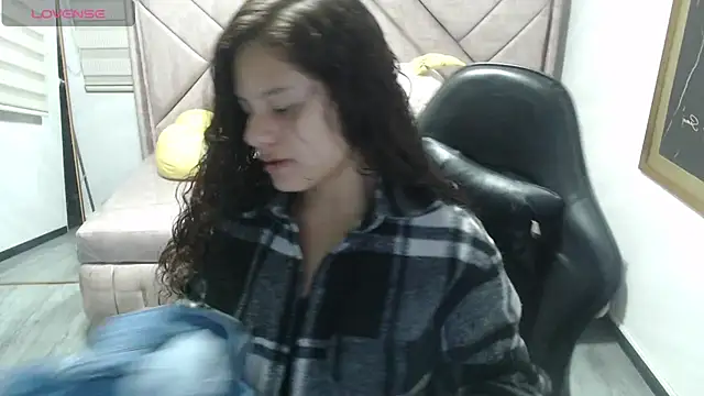 Snapshot of Velvet_Moon_V chatting on 01/19/26, 01:15 Velvet Moon V online show from 01/19/26, 01:15