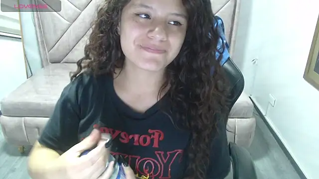 Snapshot of Velvet_Moon_V chatting on 02/05/26, 07:43 Velvet Moon V online show from 02/05/26, 07:43