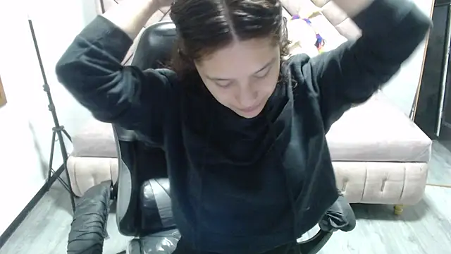 Snapshot of Velvet_Moon_V chatting on 11/12/25, 12:31 Velvet Moon V online show from 11/12/25, 12:31