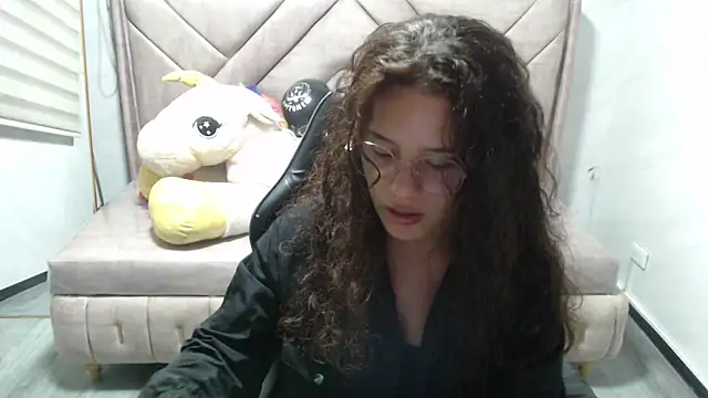 Snapshot of Velvet_Moon_V chatting on 10/30/25, 01:31 Velvet Moon V online show from 10/30/25, 01:31