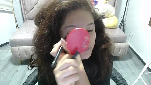 Snapshot of Velvet_Moon_V chatting on 11/19/25, 01:11 Velvet Moon V online show from 11/19/25, 01:11