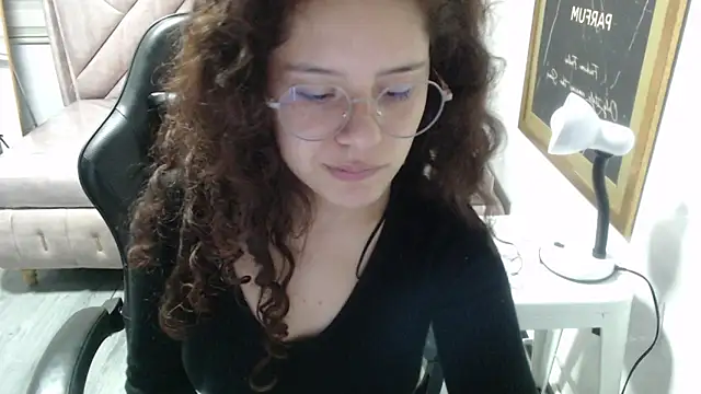 Snapshot of Velvet_Moon_V chatting on 11/26/25, 01:33 Velvet Moon V online show from 11/26/25, 01:33