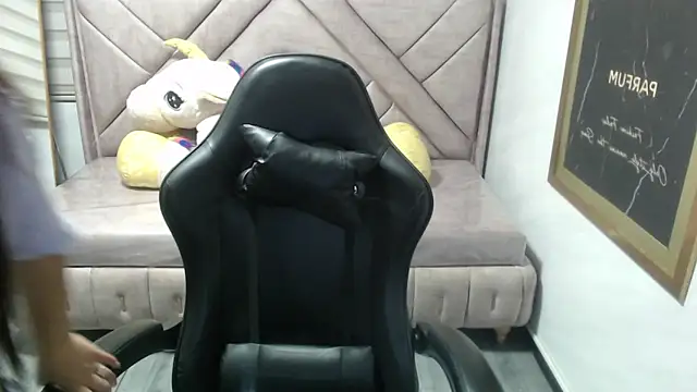 Snapshot of Velvet_Moon_V chatting on 12/03/25, 01:32 Velvet Moon V online show from 12/03/25, 01:32