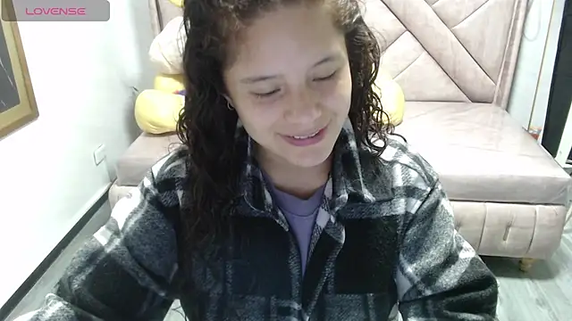 Snapshot of Velvet_Moon_V chatting on 11/15/25, 01:15 Velvet Moon V online show from 11/15/25, 01:15