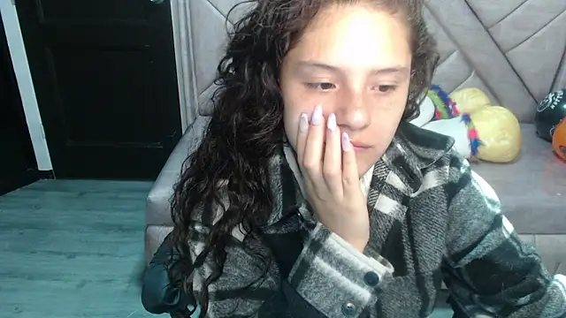 Snapshot of Velvet_Moon_V chatting on 10/24/25, 01:10 Velvet Moon V online show from 10/24/25, 01:10