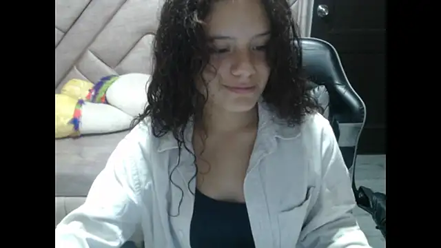 Snapshot of Velvet_Moon_V chatting on 10/25/25, 01:12 Velvet Moon V online show from 10/25/25, 01:12