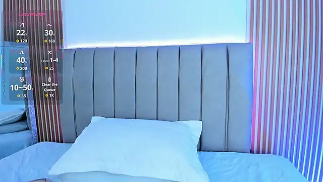 naishaa  online show from 10/28/25, 06:51