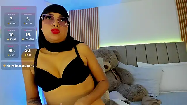 Snapshot of naishaa_ chatting on 10/16/25, 07:00 naishaa online show from 10/16/25, 07:00