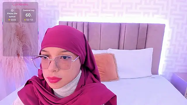 naishaa  online show from 04/01/26, 04:48