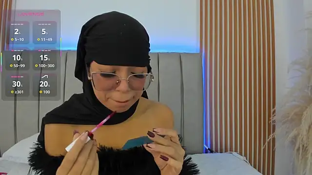 naishaa  online show from 12/04/25, 06:40