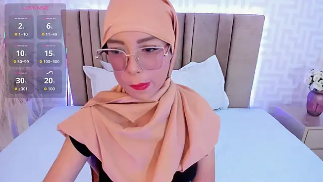 Snapshot of naishaa_ chatting on 06/11/26, 05:21 naishaa online show from 06/11/26, 05:21