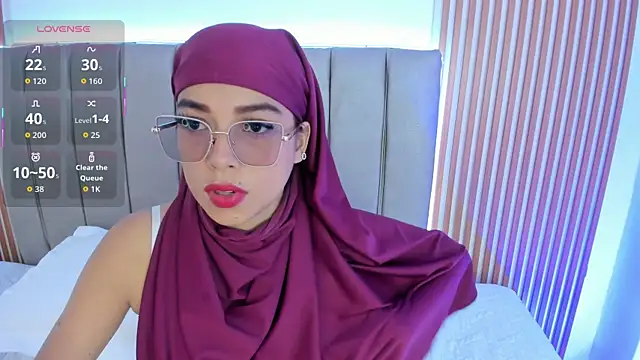 naishaa  online show from 10/24/25, 06:40