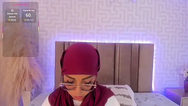 Snapshot of naishaa_ chatting on 07/09/26, 06:40 naishaa online show from 07/09/26, 06:40