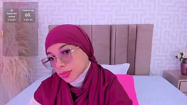 naishaa  online show from 03/21/26, 06:34