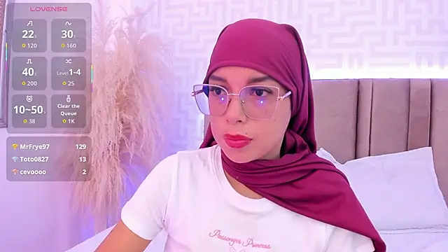 naishaa  online show from 04/15/26, 07:58