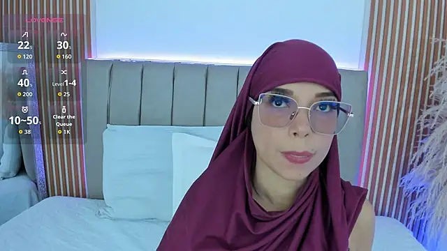 naishaa  online show from 11/04/25, 06:33