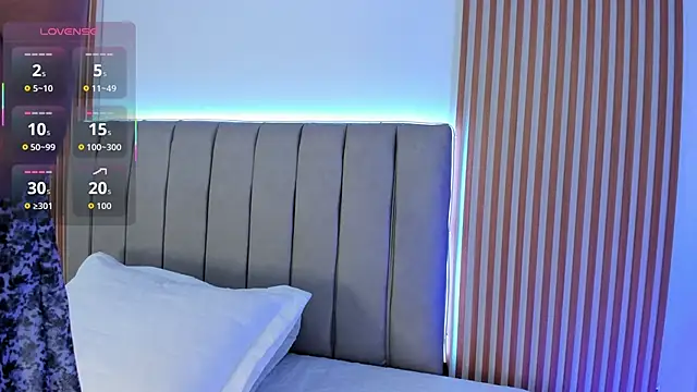 naishaa  online show from 10/23/25, 06:39