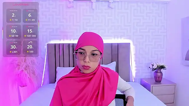 naishaa  online show from 03/19/26, 06:30