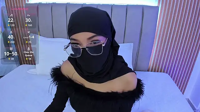 naishaa  online show from 10/25/25, 11:20