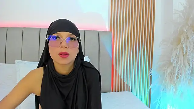 naishaa  online show from 12/02/25, 06:42