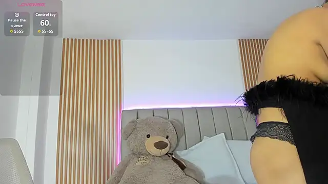 Snapshot of naishaa_ chatting on 09/09/25, 06:17 naishaa online show from 09/09/25, 06:17