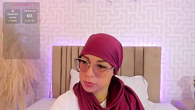 Snapshot of naishaa_ chatting on 06/06/26, 04:56 naishaa online show from 06/06/26, 04:56