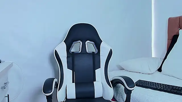 naomi diamond  online show from 04/01/26, 12:06