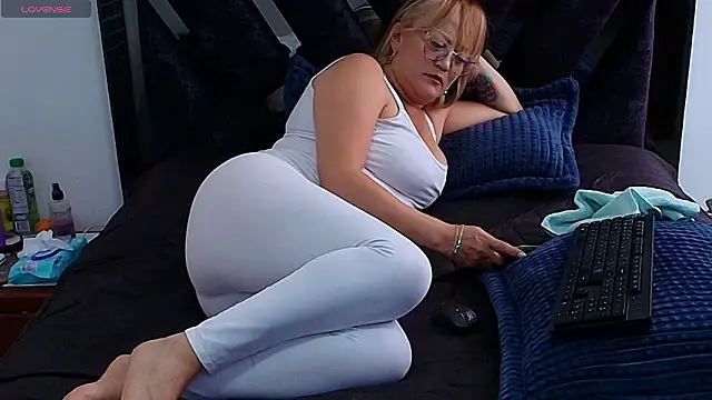 naomi diamond  online show from 03/16/26, 07:16