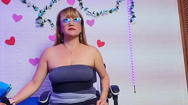 naomi diamond  online show from 10/10/25, 11:11