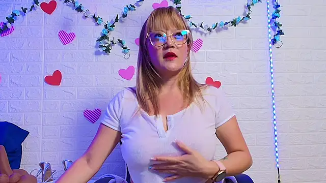 naomi diamond  online show from 09/18/25, 10:40