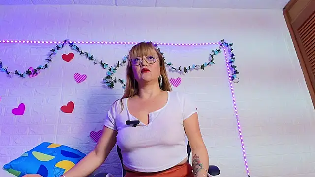 naomi diamond  online show from 10/23/25, 11:09