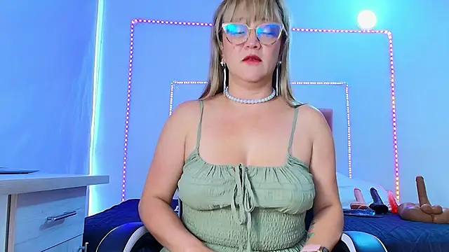 Snapshot of naomi_diamond_ chatting on 05/21/26, 11:29 naomi diamond online show from 05/21/26, 11:29