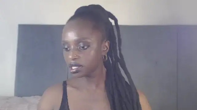 Snapshot of Jah-Queen chatting on 10/14/25, 04:40 Jah-Queen online show from 10/14/25, 04:40