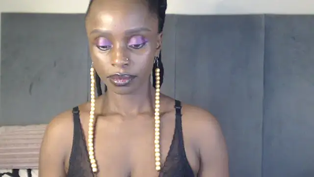 Snapshot of Jah-Queen chatting on 09/25/25, 04:46 Jah-Queen online show from 09/25/25, 04:46