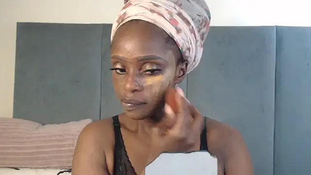 Snapshot of Jah-Queen chatting on 09/21/25, 12:32 Jah-Queen online show from 09/21/25, 12:32