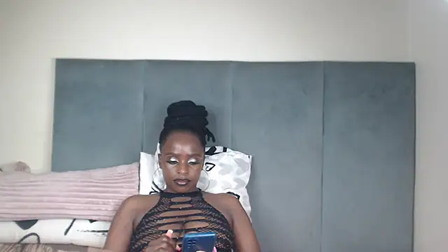 Snapshot of Jah-Queen chatting on 04/04/26, 05:41 Jah-Queen online show from 04/04/26, 05:41